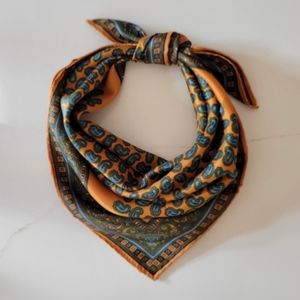 VINTAGE SQUARE SCARF 19"